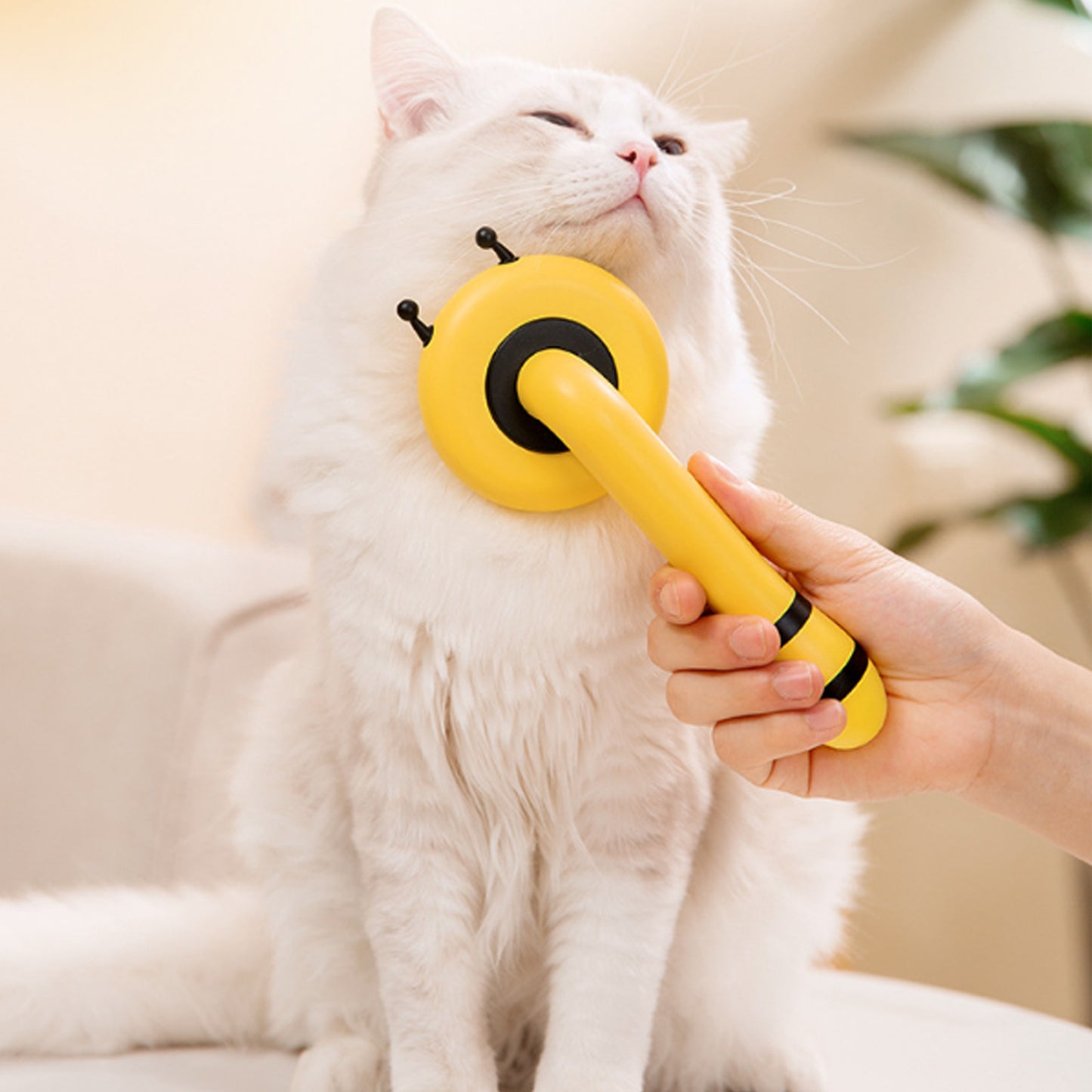 Little Bee Pet Hair Removal Brush – One-Button Cleaning Grooming Tool